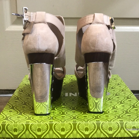 Gianni Bini brand new tan wedges - Picture 2 of 3